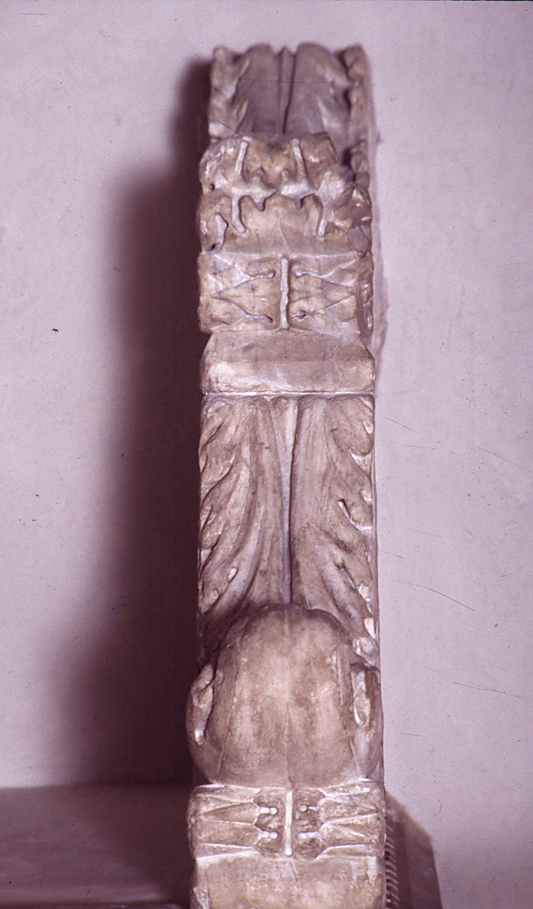 mensola - a voluta, serie di Tino di Camaino (sec. XIV)
