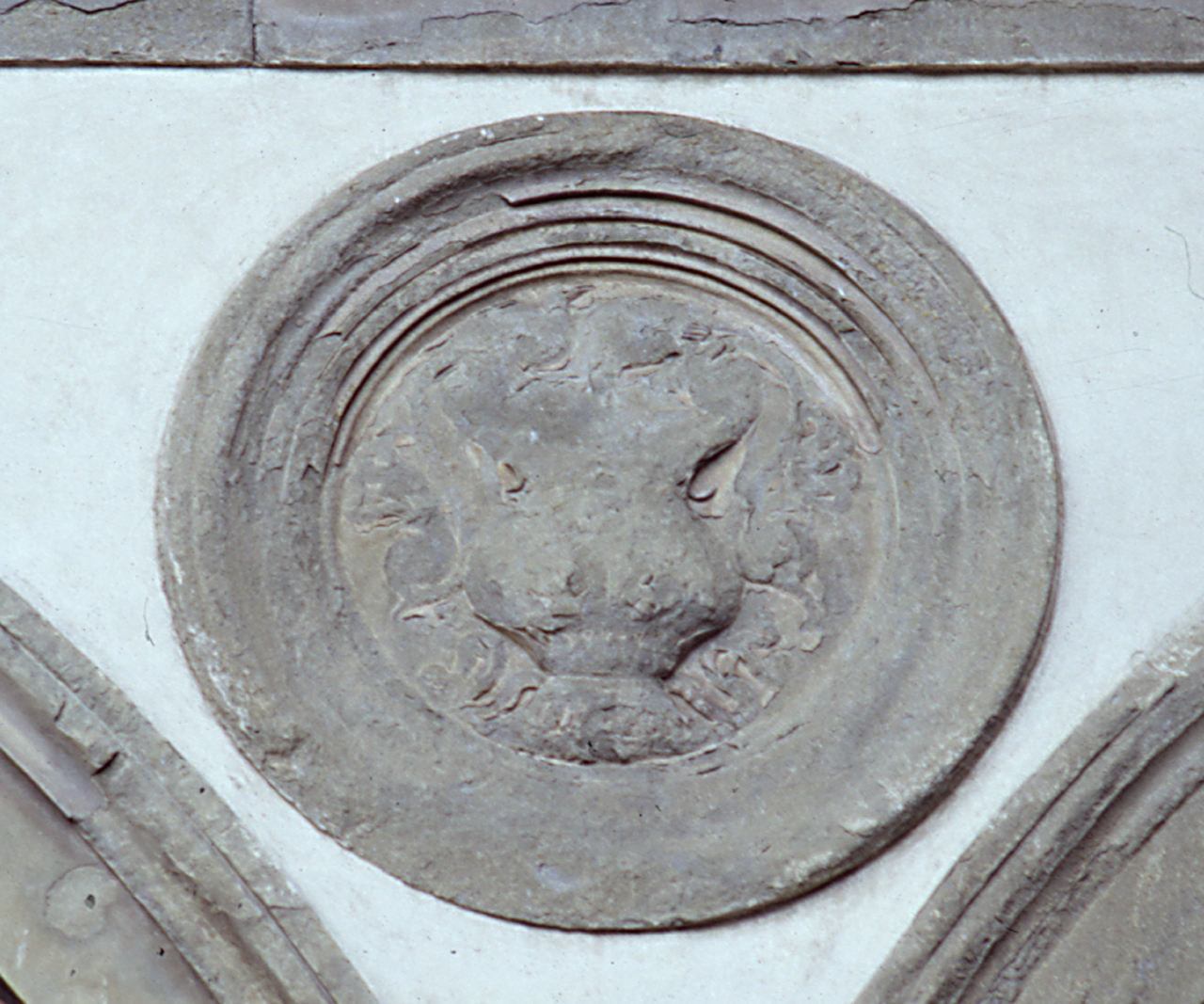 vaso con fiori (rilievo) di Rossellino Bernardo (e aiuti) (sec. XV)