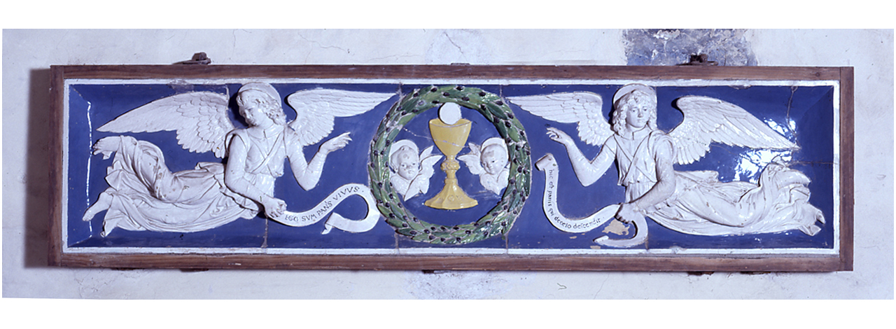 angeli e calice eucaristico (rilievo) di Della Robbia Andrea (?) (sec. XV)