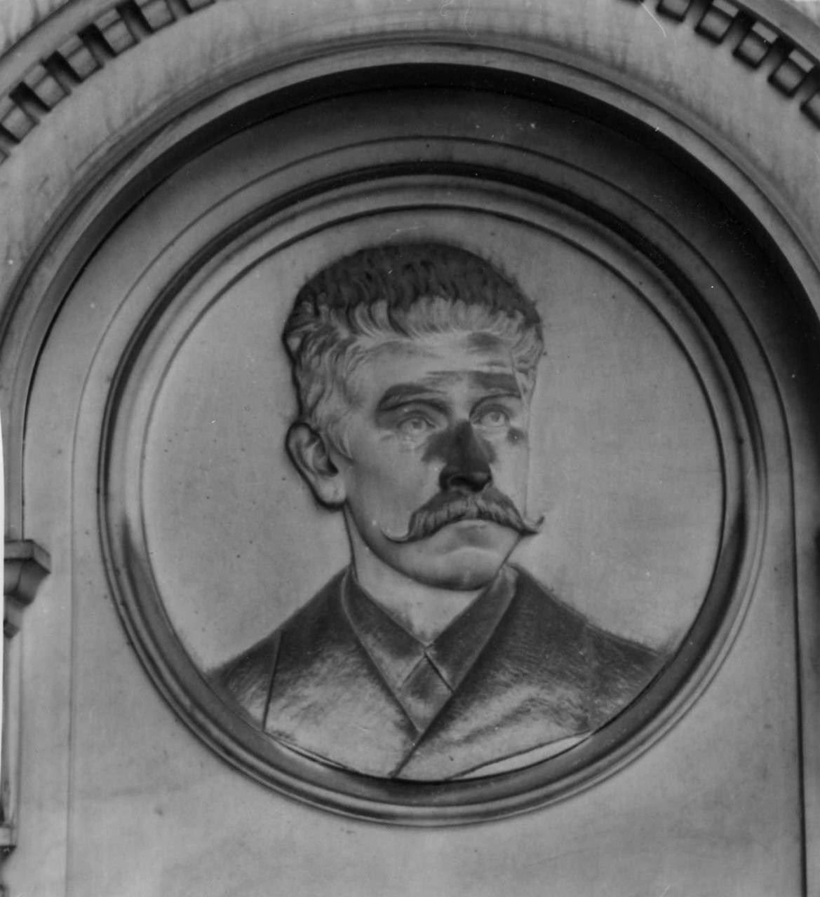 ritratto di Vittorio Piombanti (rilievo) di Fantacchiotti Cesare (sec. XIX)