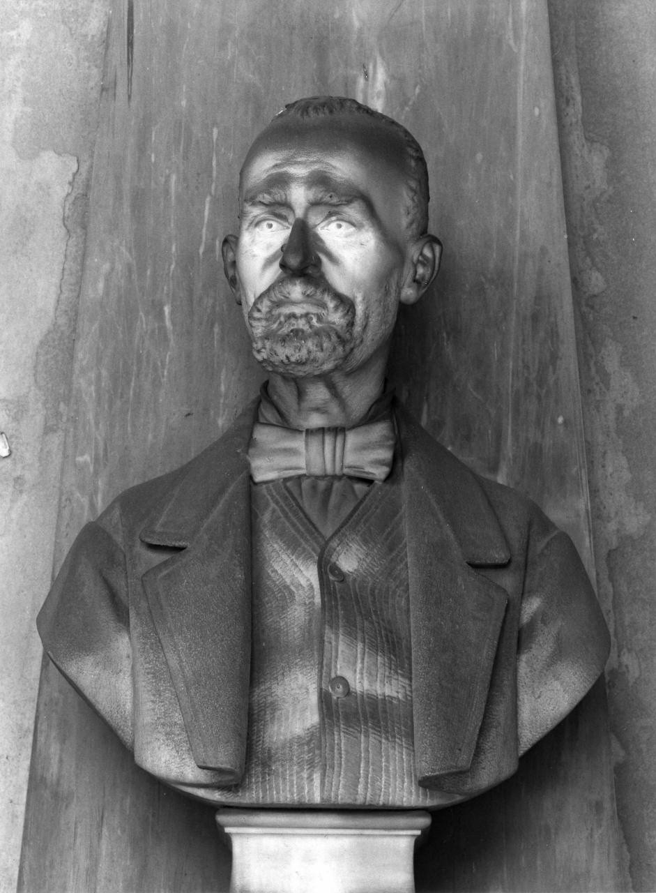 ritratto di Luigi Camaiori (rilievo) di Torelli Lot (sec. XIX)