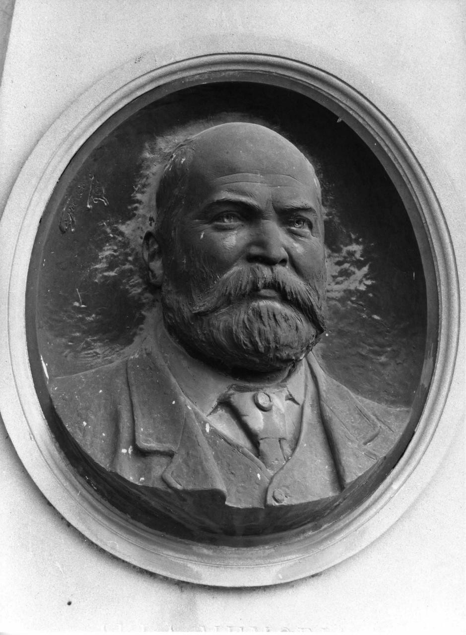 ritratto di Cesare Caroti (rilievo) di Piccioli Narciso (sec. XIX)