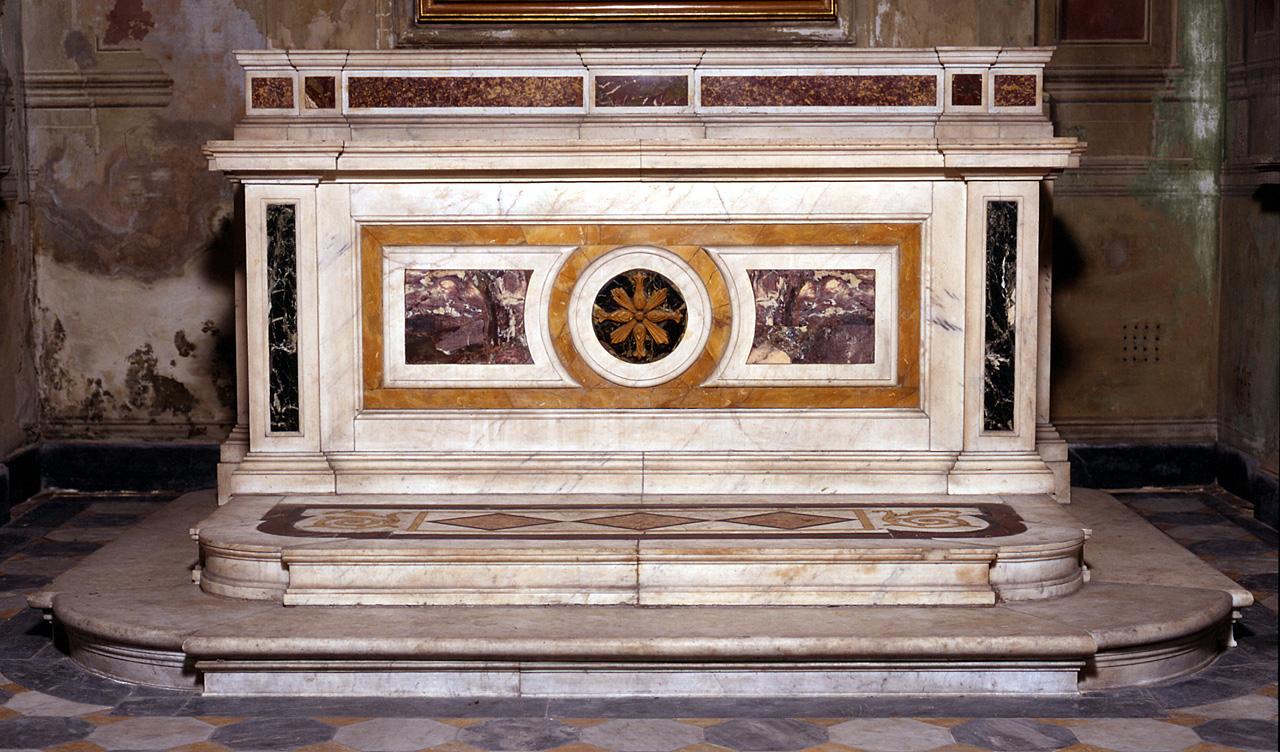 motivo decorativo a finto marmo (altare) - produzione fiorentina (secc. XVII/ XVIII)