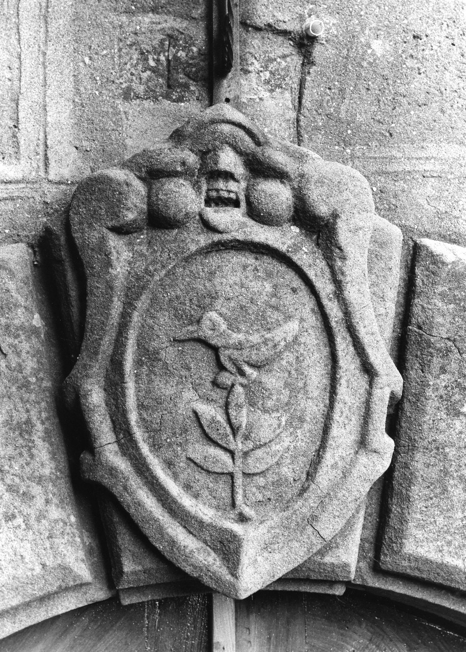 stemma gentilizio (rilievo) - manifattura toscana (sec. XIX)