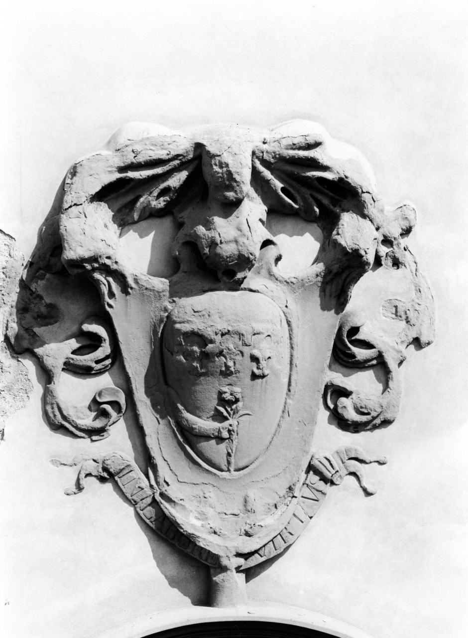 stemma gentilizio (rilievo) di Albertini Pietro Paolo, Parigi Giulio (sec. XVII)