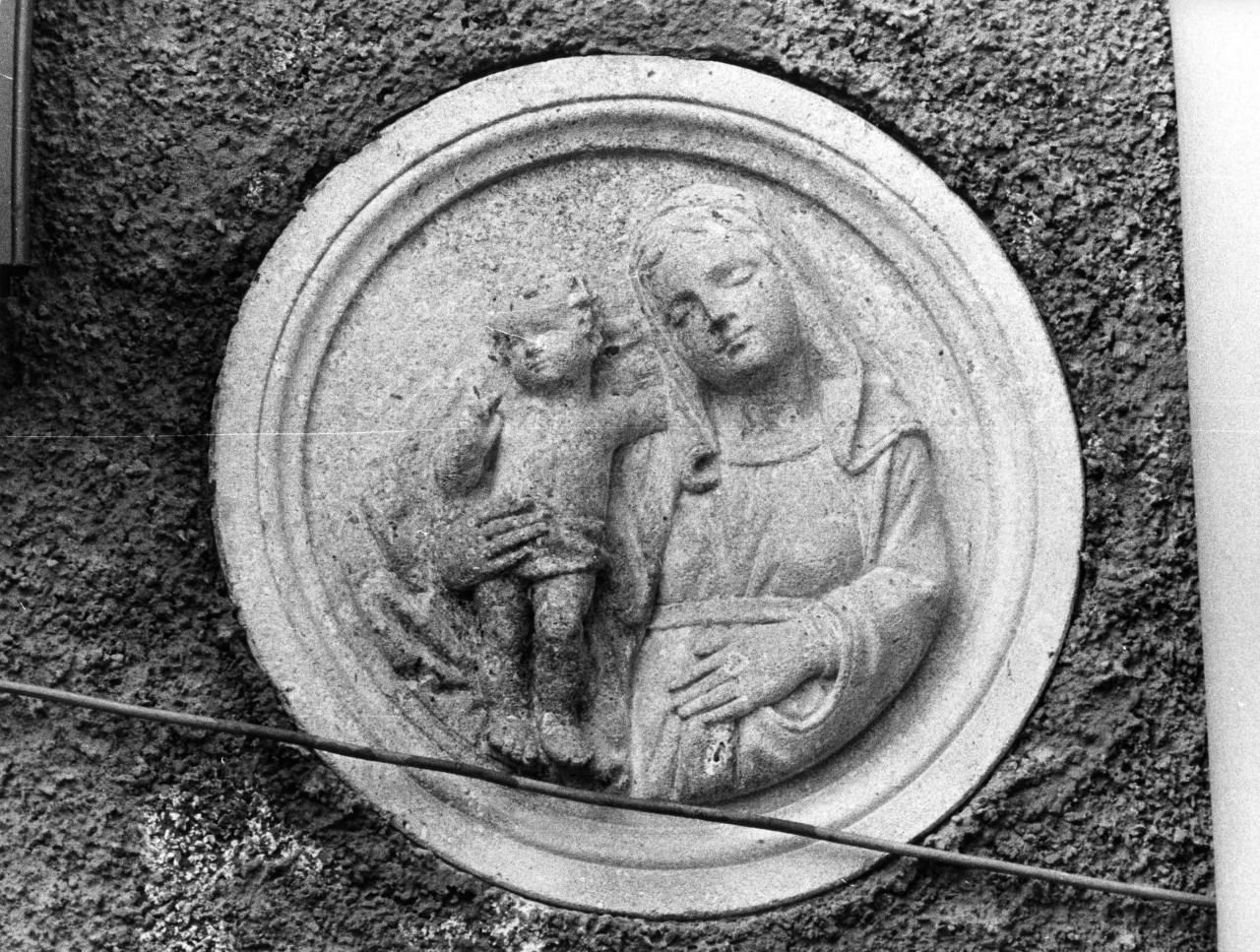 Madonna con Bambino (rilievo) - ambito toscano (prima metà sec. XX)