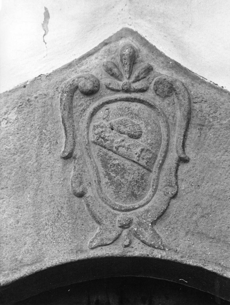 stemma gentilizio (rilievo) - bottega toscana (sec. XVIII)