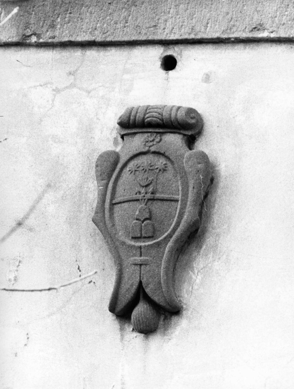 stemma gentilizio (rilievo) - bottega toscana (sec. XVIII)