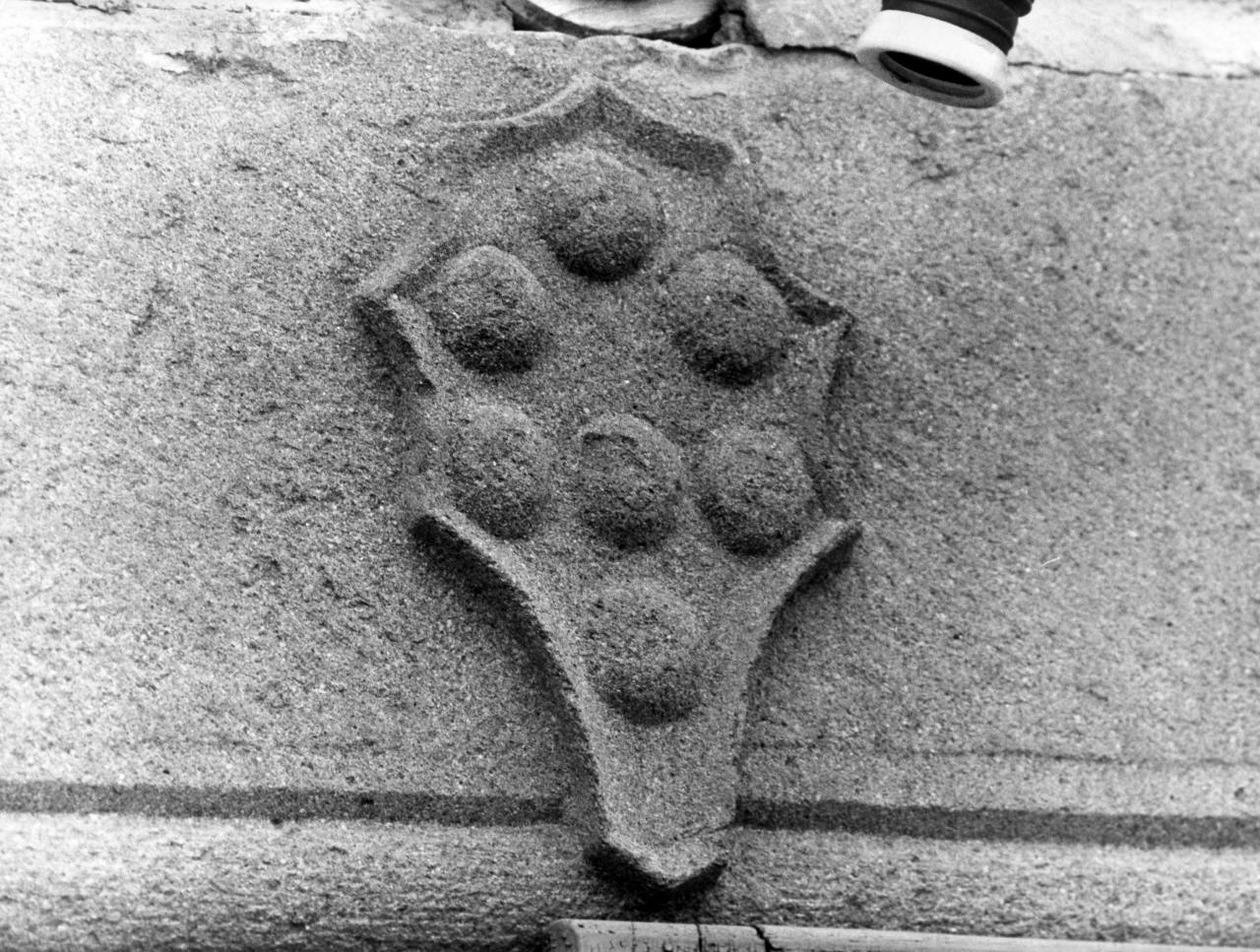 stemma gentilizio (rilievo) - bottega toscana (sec. XVI)