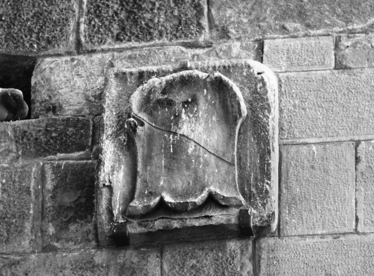 stemma gentilizio (rilievo) - manifattura toscana (sec. XV)