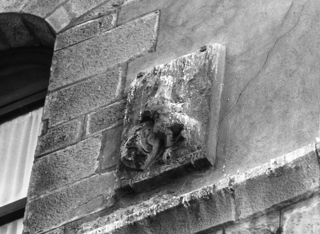 stemma gentilizio (rilievo) - manifattura toscana (sec. XV)