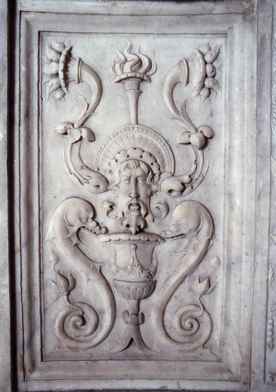 motivi decorativi a grottesche con delfini (formella) di Contucci Andrea detto Andrea Sansovino (e aiuti), Silvani Gherardo (cerchia) (sec. XV)