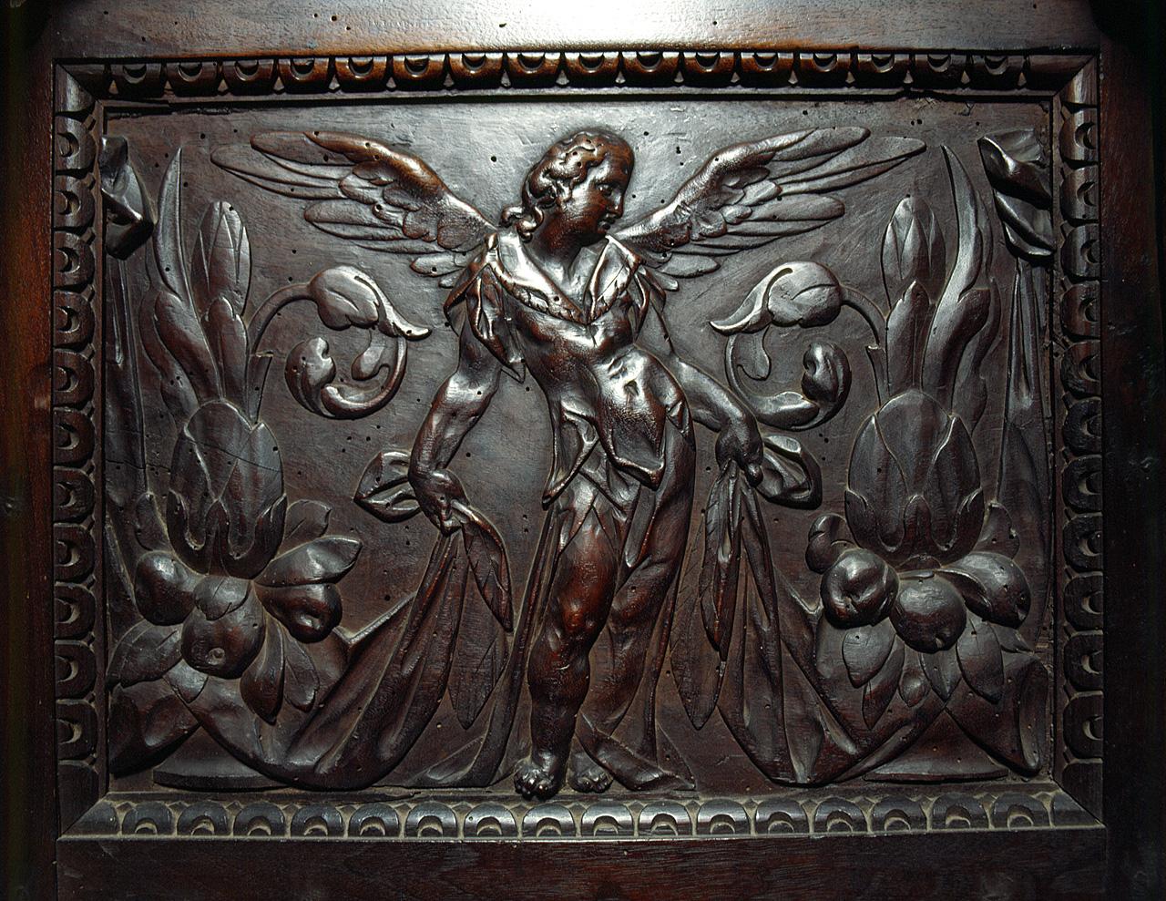 angelo con motivi vegetali e drappi (formella, serie) - manifattura toscana, manifattura toscana (secc. XVI/ XVII)