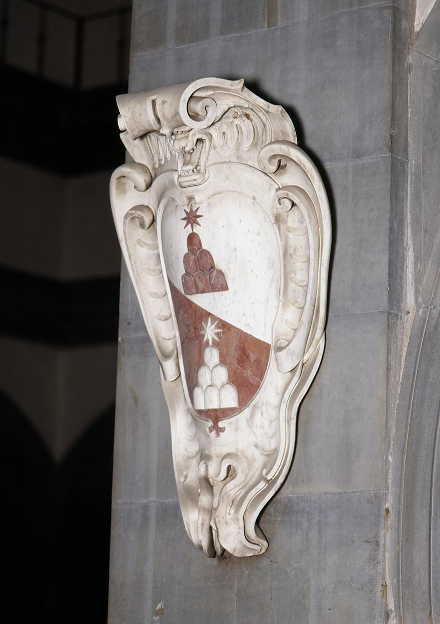 stemma gentilizio della famiglia Michelozzi (rilievo, serie) di Caccini Giovan Battista (bottega) (secc. XVI/ XVII)