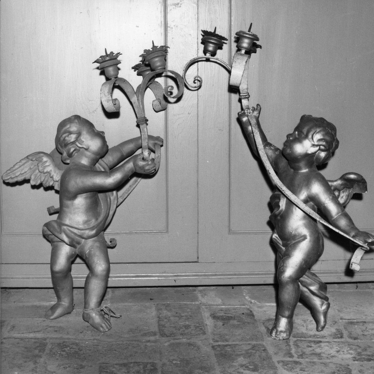 angioletto reggicandelabro (candelabro - a statuetta, coppia) - bottega toscana (sec. XVIII)