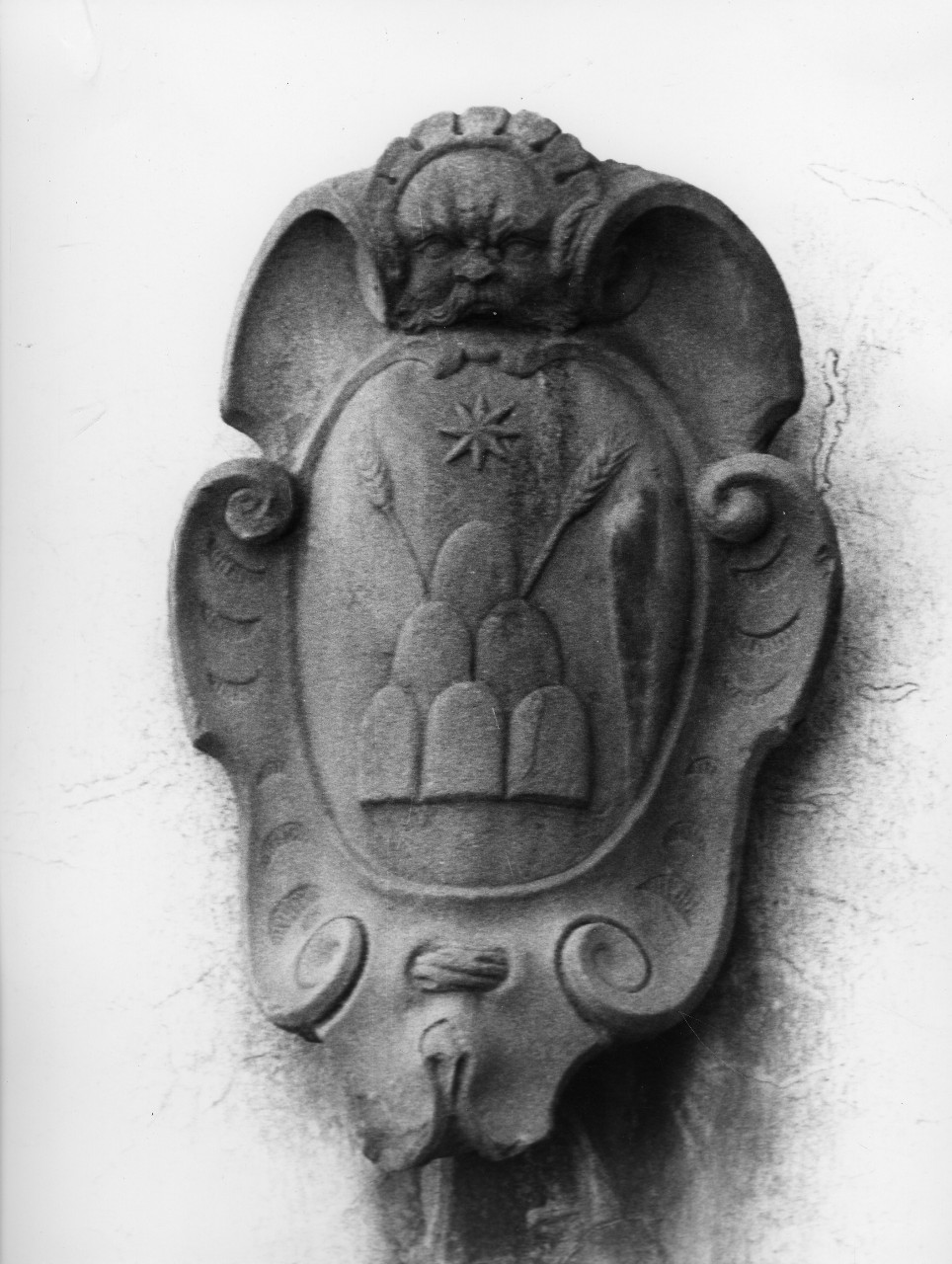 stemma gentilizio (rilievo) - manifattura toscana (sec. XVIII)