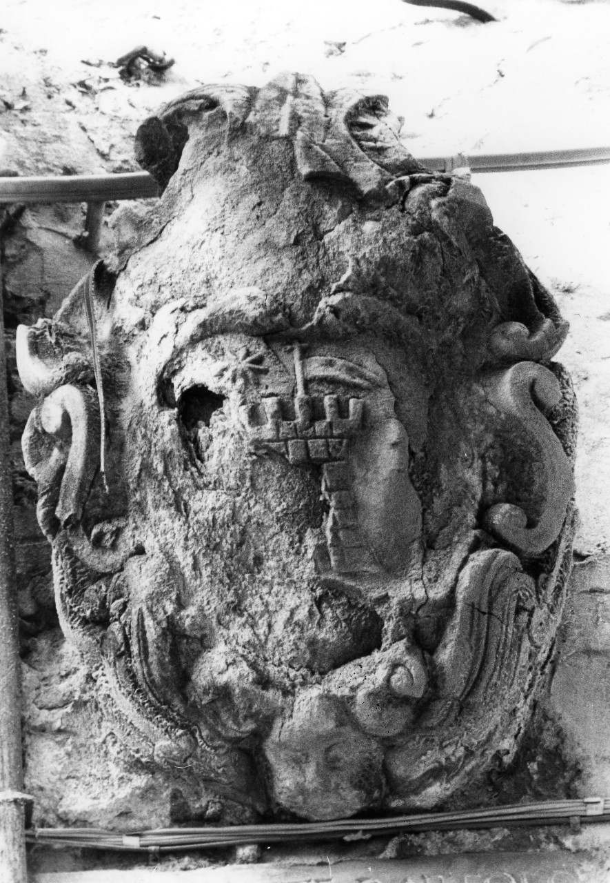 stemma gentilizio della famiglia Petroni (rilievo) - manifattura toscana (sec. XVIII)