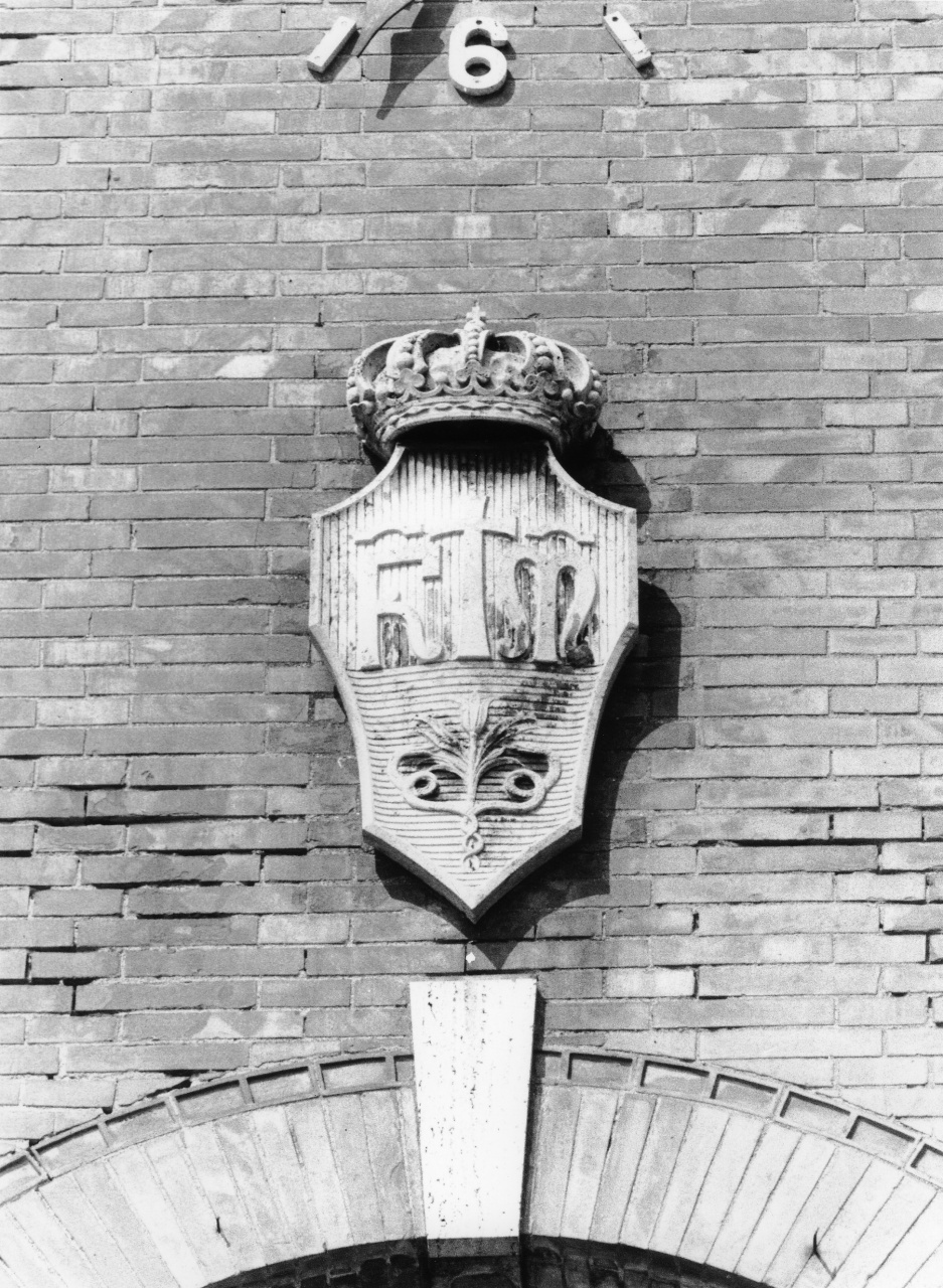 stemma della confraternita di Misericordia (rilievo) - manifattura toscana (sec. XX)