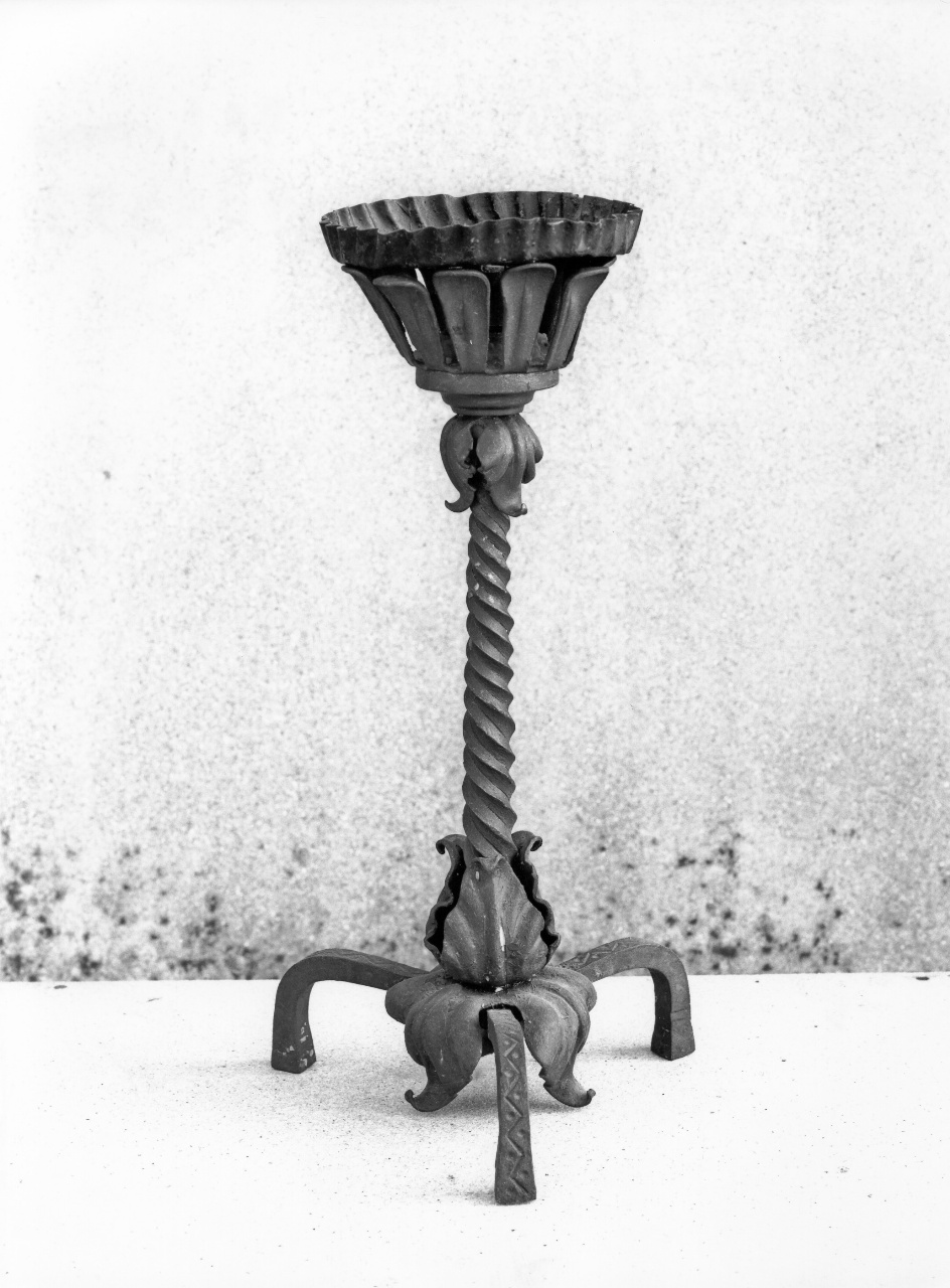 candeliere d'altare, serie - produzione toscana (primo quarto sec. XX)