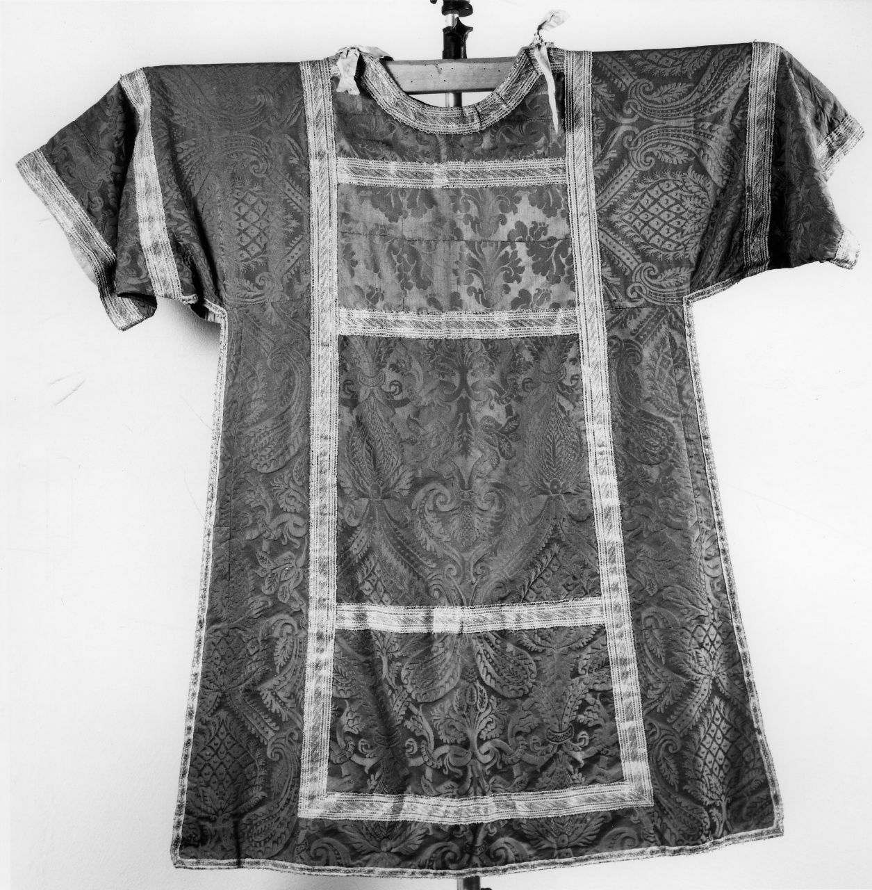 tunicella, serie - manifattura fiorentina (seconda metà sec. XVII)