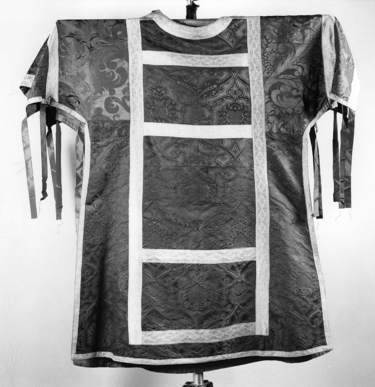 paramento liturgico, insieme - manifattura fiorentina (seconda metà sec. XVII)