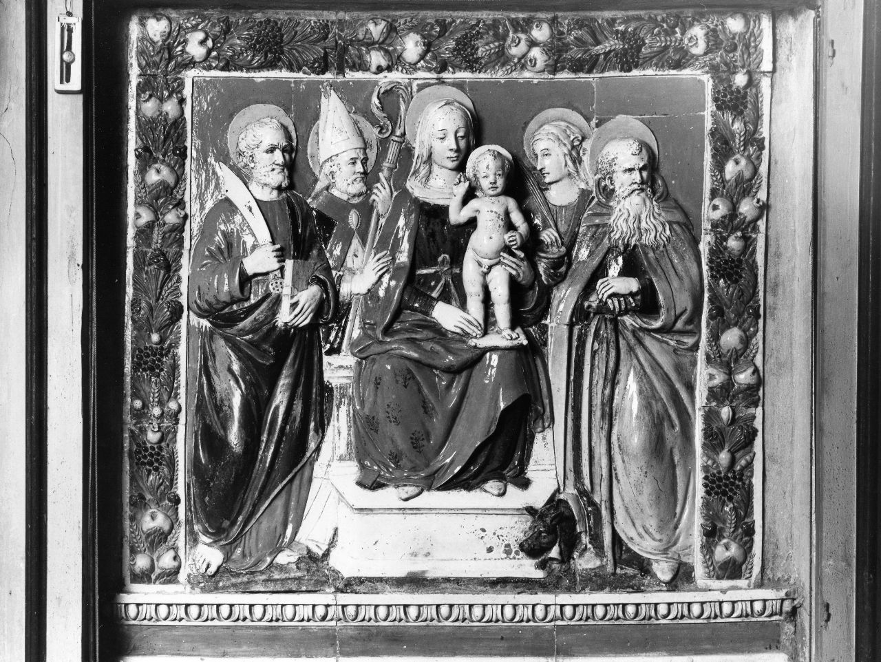 Madonna della cintola e santi (rilievo) di Buglioni Benedetto (attribuito) (inizio sec. XVI)