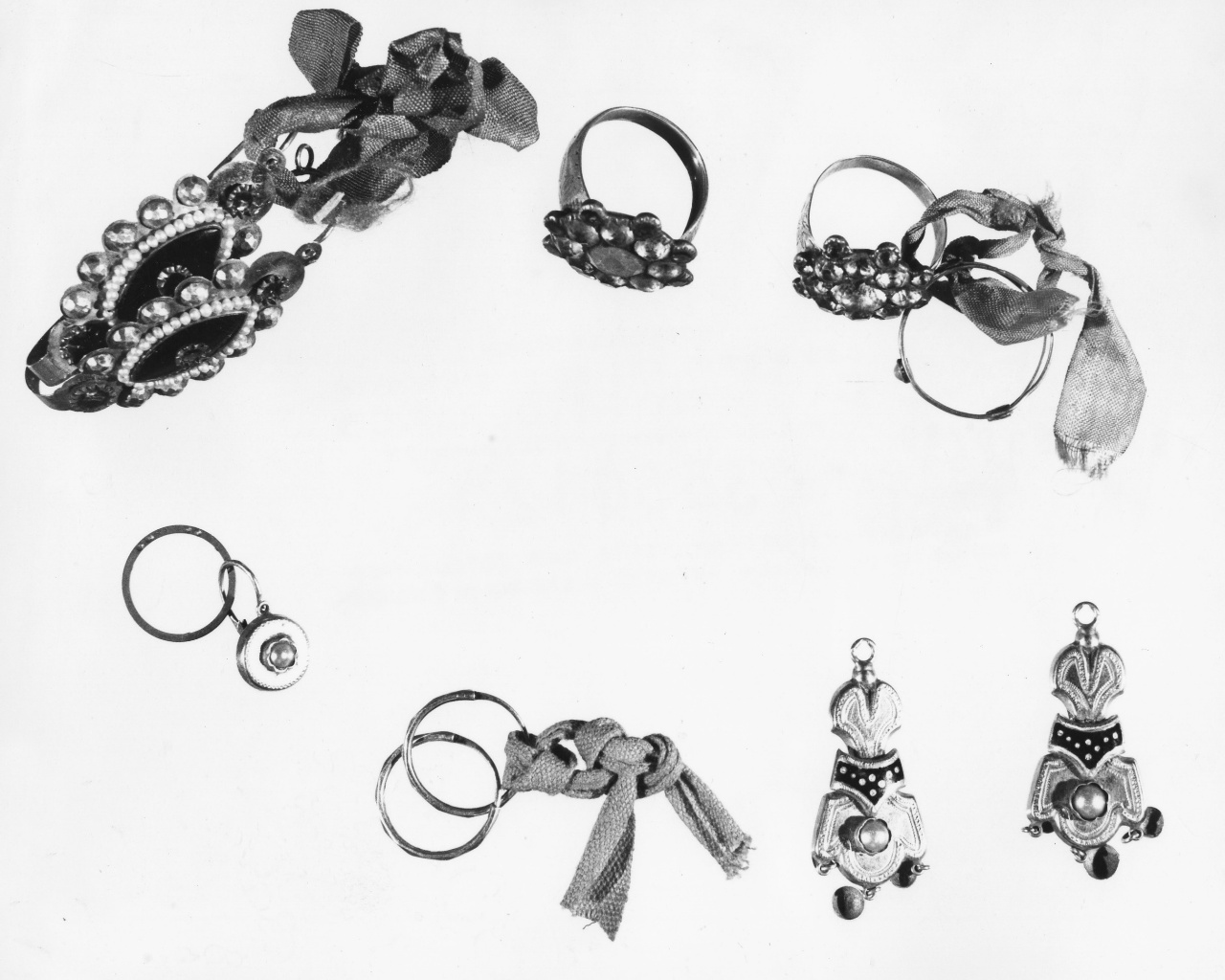 orecchino, serie - bottega toscana (sec. XVIII, sec. XIX)