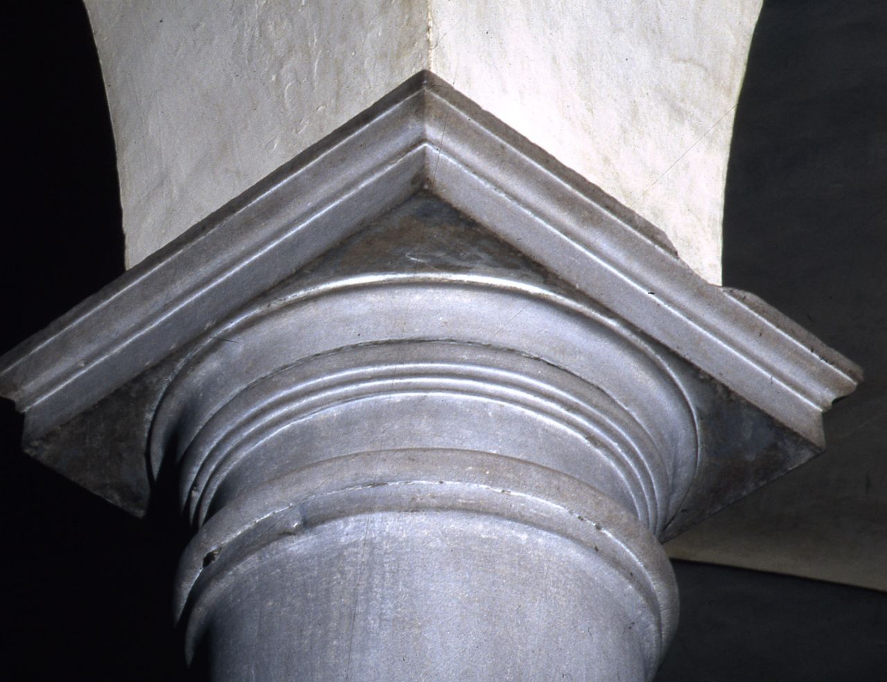 capitello tuscanico, serie - bottega fiorentina (terzo quarto sec. XVI)