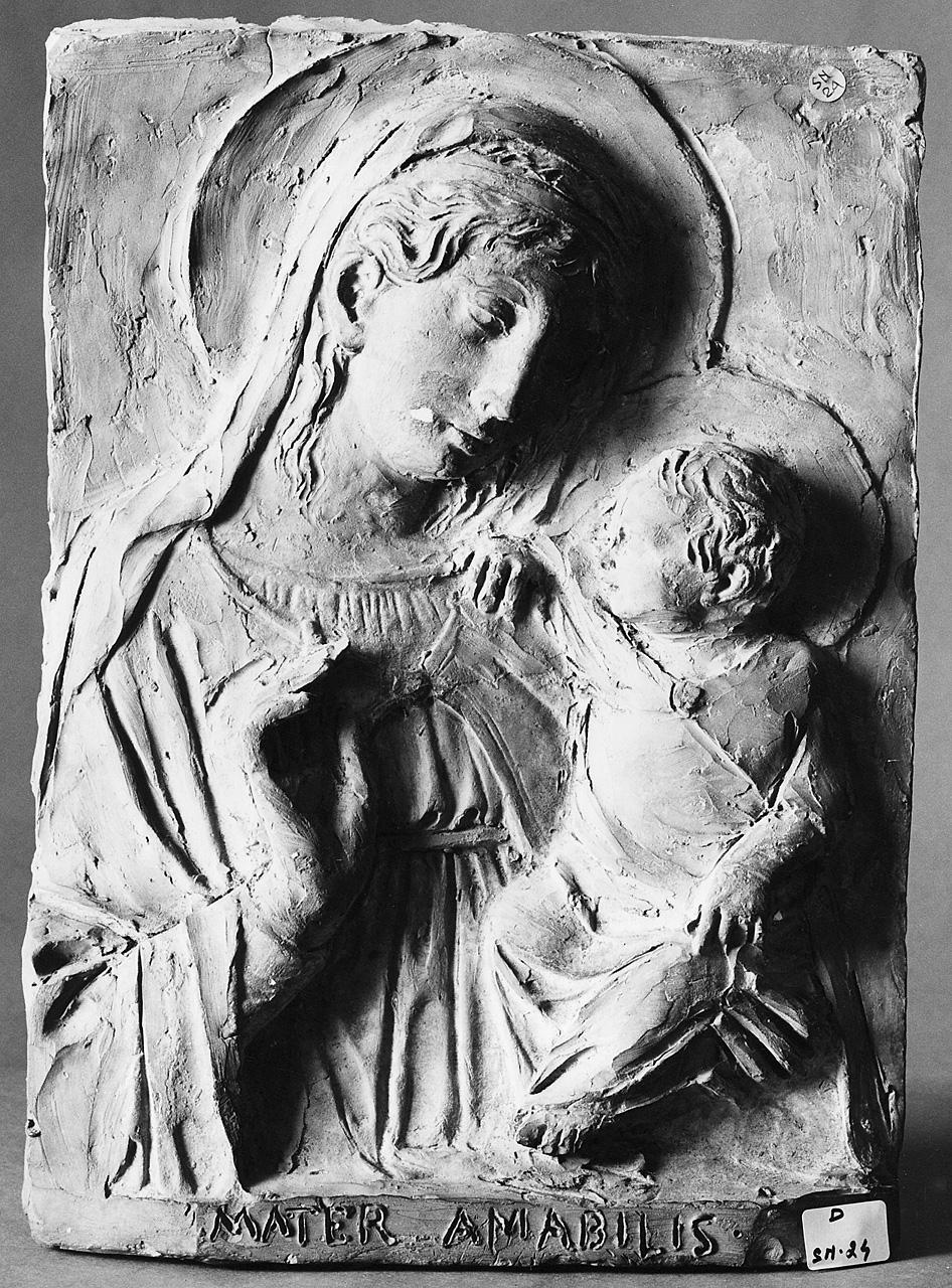Madonna con Bambino (rilievo) di Dossena Alceo (primo quarto sec. XX)