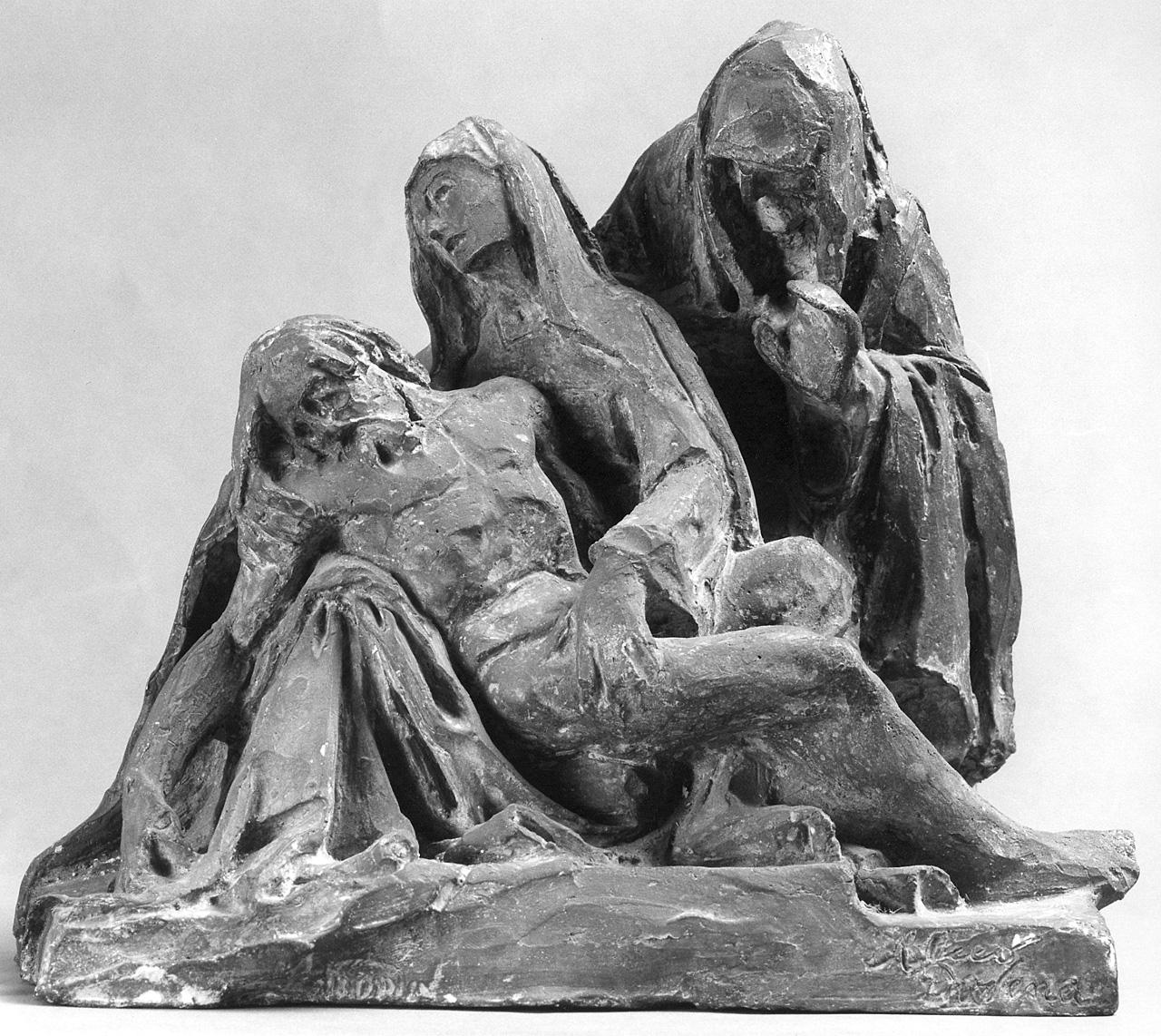 Cristo in pietà (gruppo scultoreo) di Dossena Alceo (primo quarto sec. XX)