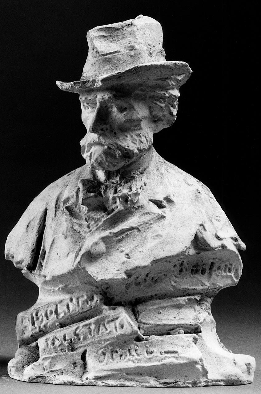ritratto di Giuseppe Verdi (scultura) di Dossena Alceo (primo quarto sec. XX)