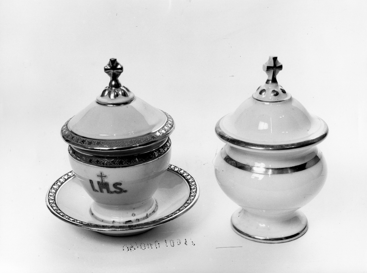 vasetti per oli santi, coppia - manifattura di Doccia (seconda metà sec. XIX)