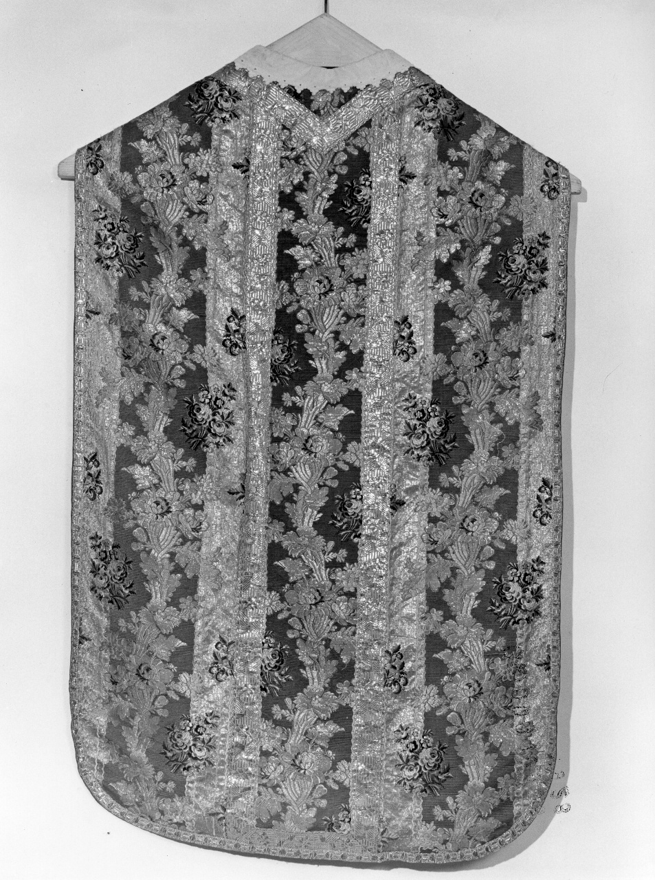 paramento liturgico - in terzo - manifattura francese (primo quarto sec. XIX)