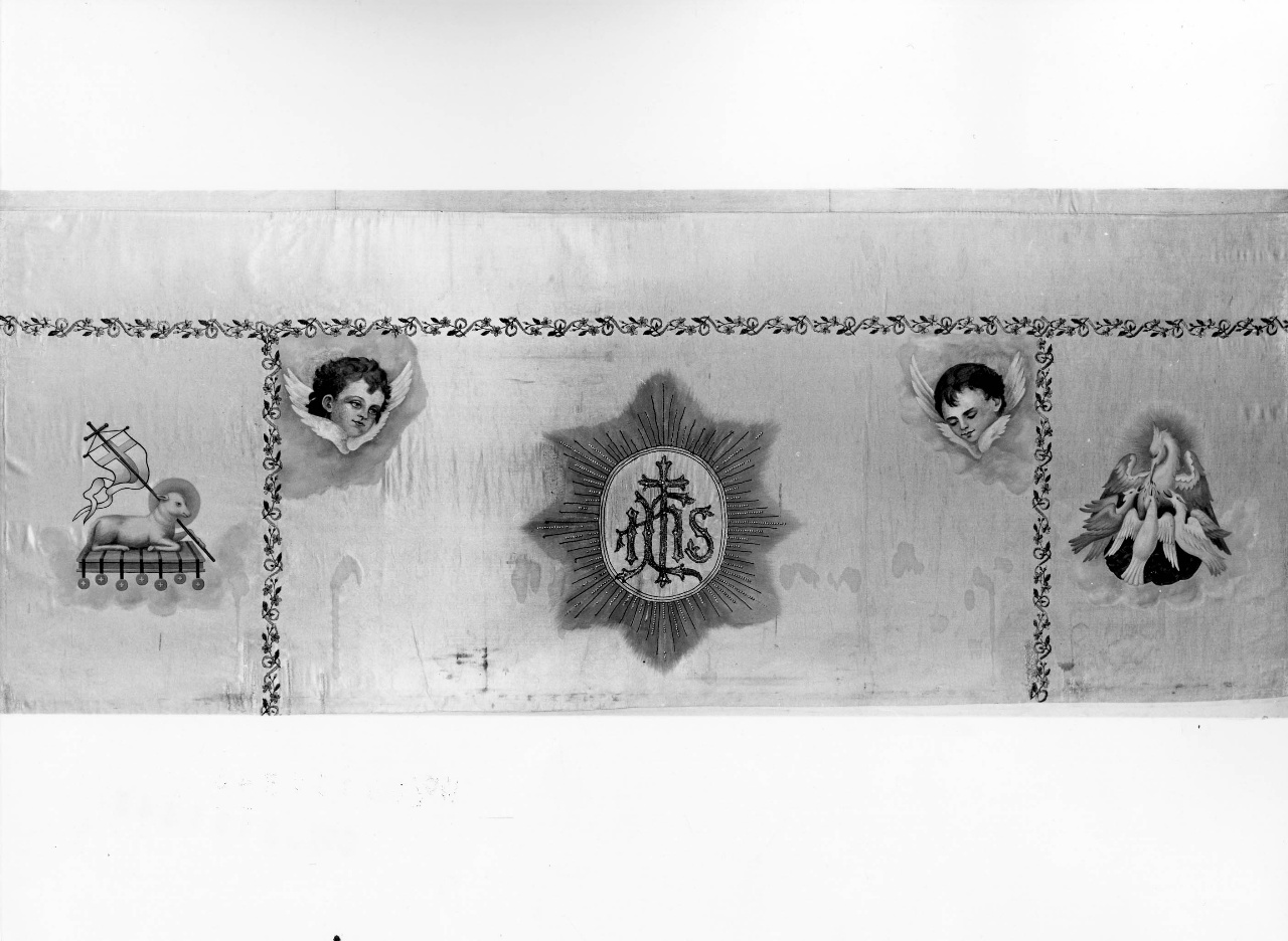 cherubini con monogramma cristologico; Agnus Dei; pellicano che imbocca i piccoli nel nido (paliotto - a pannello piano) - manifattura fiorentina (primo quarto sec. XX)