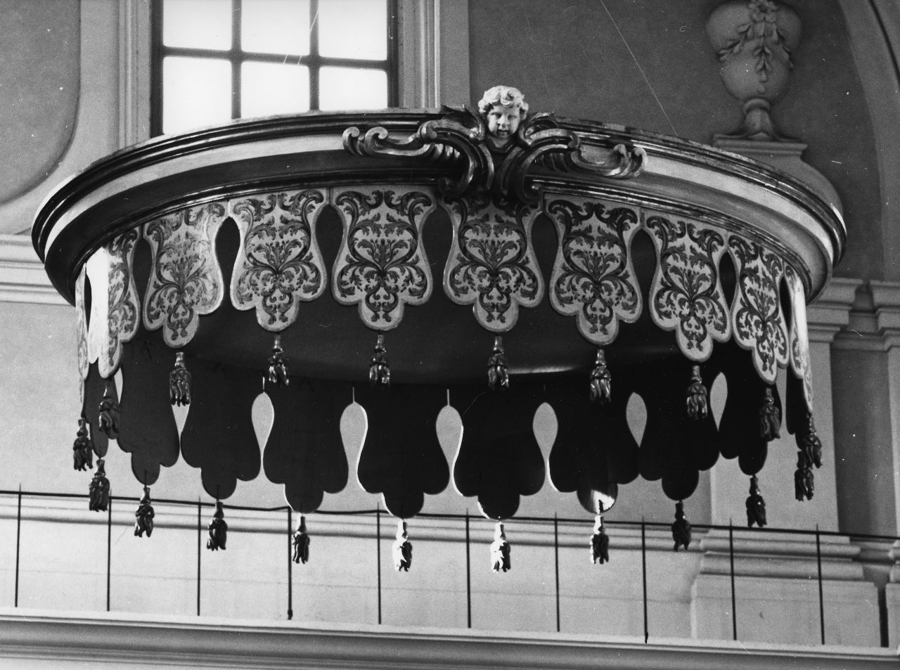 baldacchino - a corona - bottega toscana (inizio sec. XVIII)