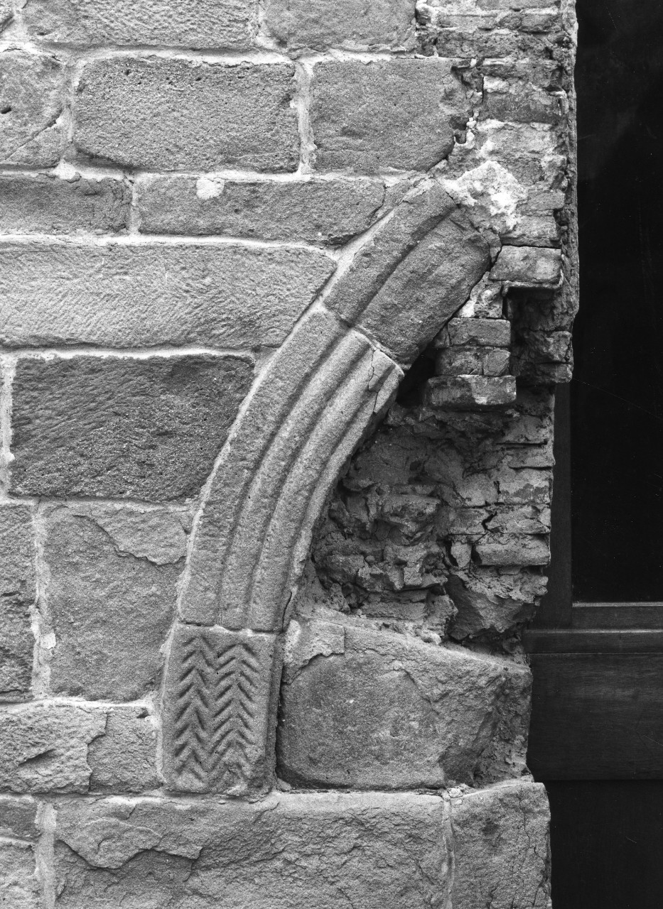 cornice architettonica, frammento - bottega toscana (sec. XII)