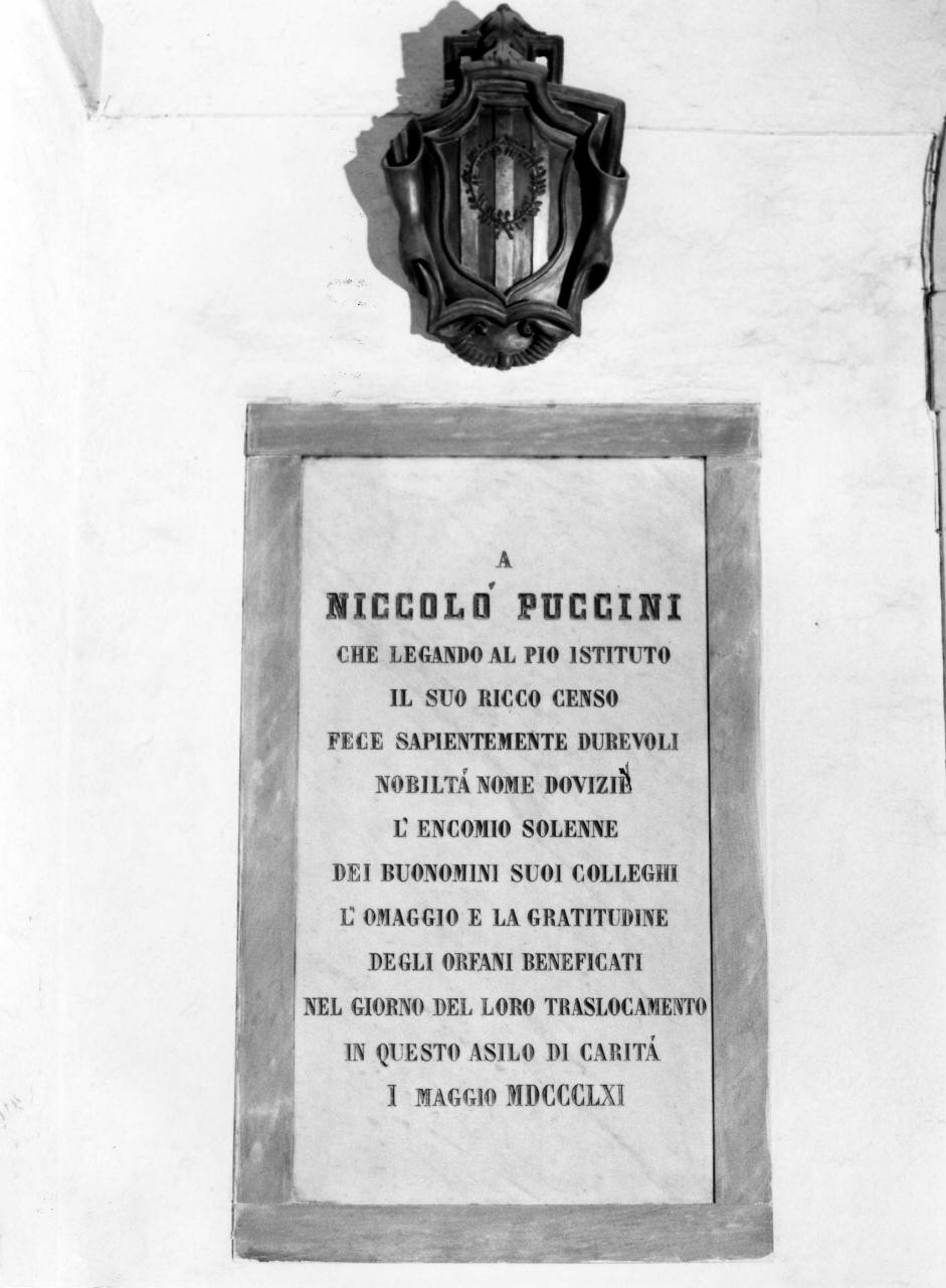 stemma gentilizio della famiglia Puccini (lapide) - bottega toscana (sec. XIX)