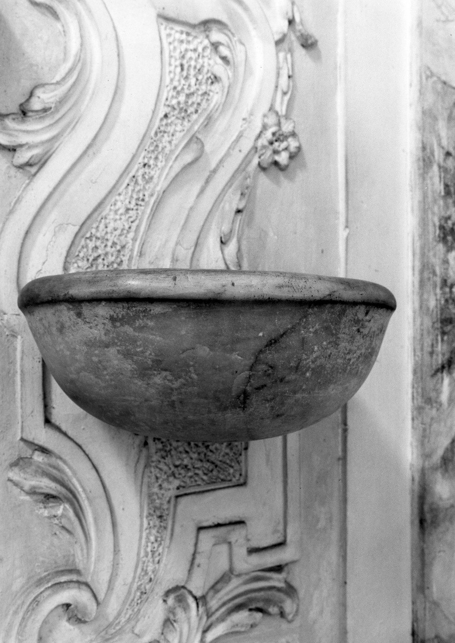 acquasantiera da parete - bottega toscana (prima metà sec. XVIII)