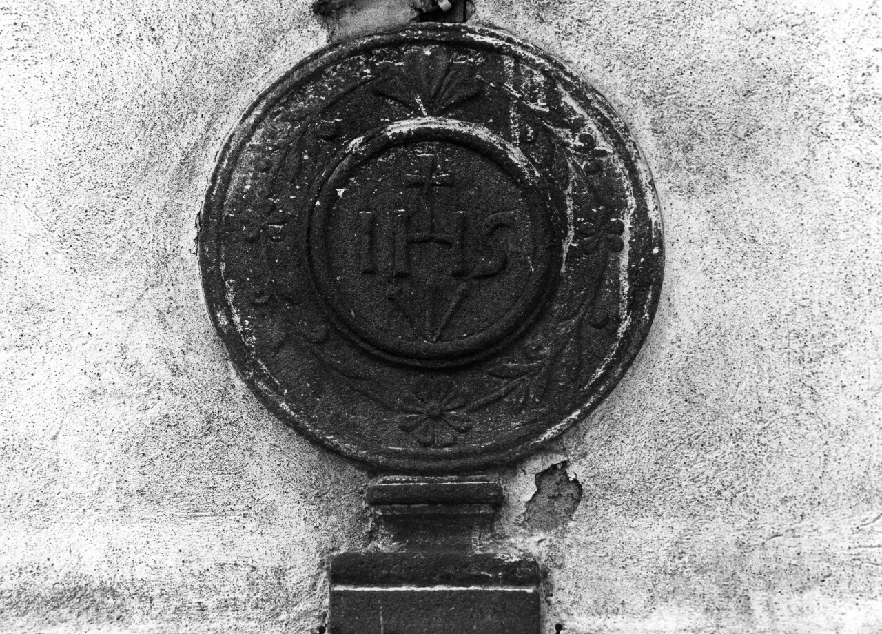 monogramma cristologico (decorazione) - manifattura toscana (sec. XVIII)