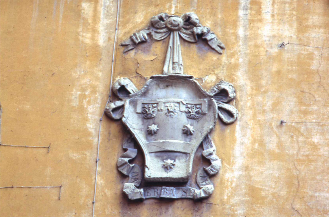 stemma gentilizio della famiglia Serristori (rilievo) - bottega fiorentina (primo quarto sec. XVII)