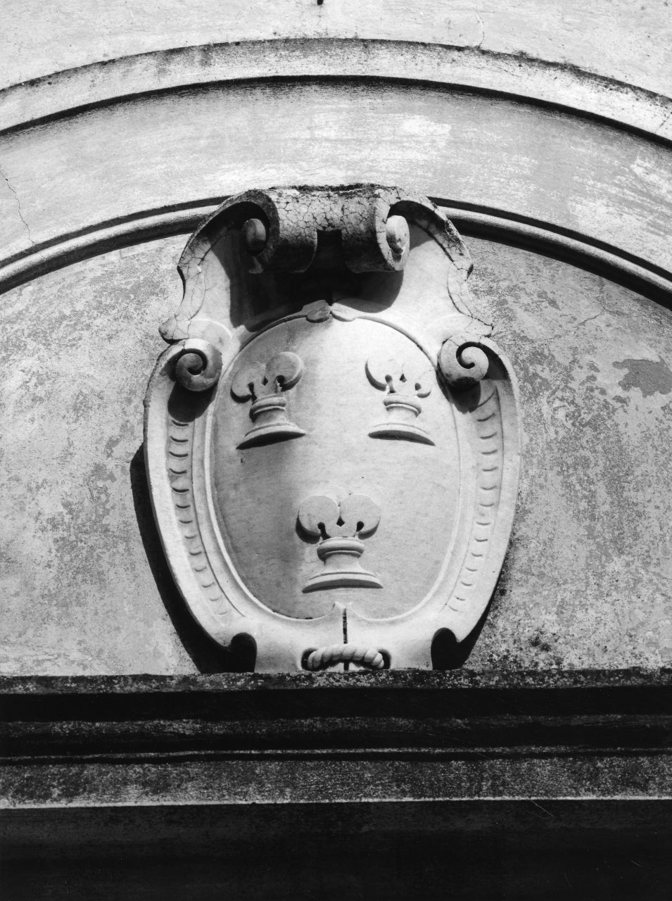 stemma gentilizio della famiglia Frescobaldi (rilievo) - ambito toscano (prima metà sec. XX)