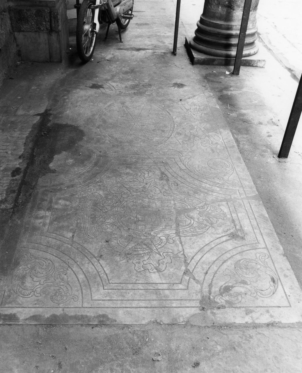 lastra tombale - bottega toscana (sec. XVIII)