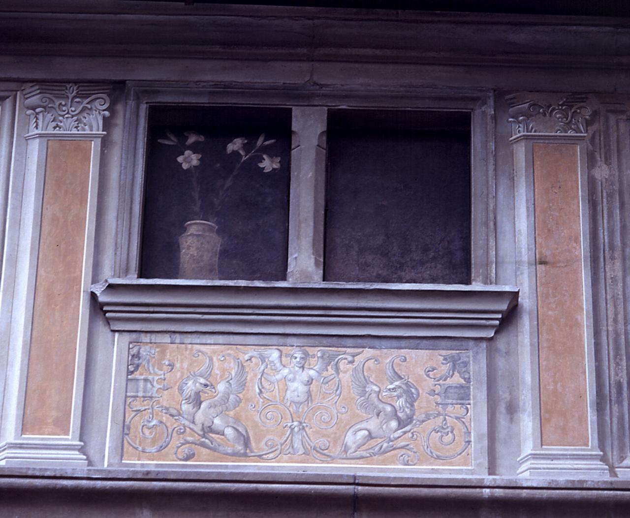 finestra con gigli, motivo decorativo a grottesche (dipinto) di Feltrini Andrea detto Andrea del Fornaio (sec. XVI)