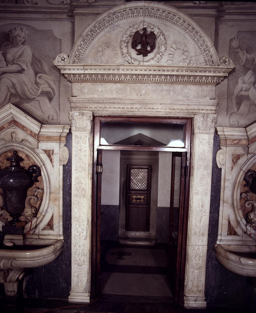 mostra di portale di Michelozzi Michelozzo, Ambrogio da Fiesole (sec. XV)