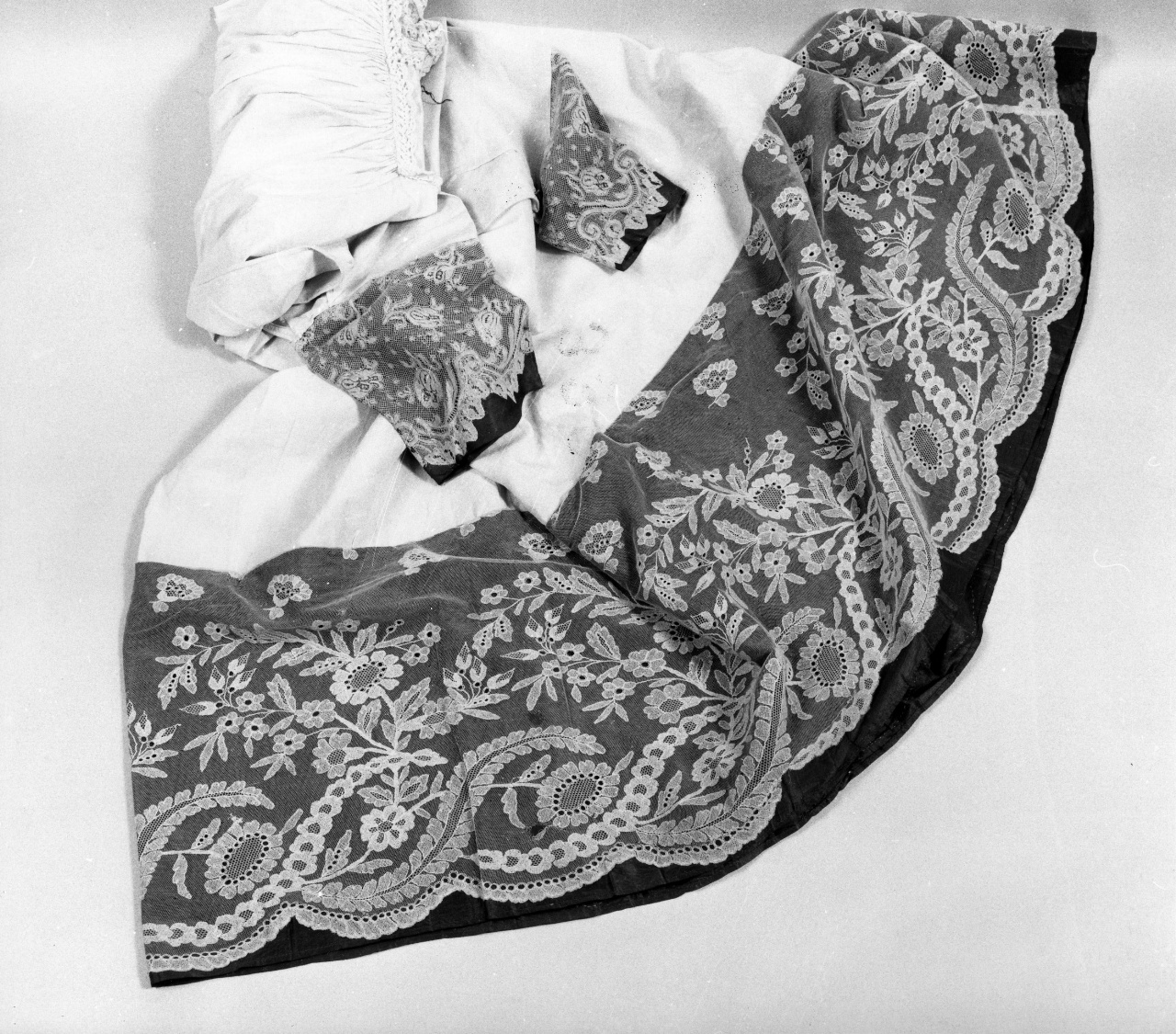 camice ecclesiastico - manifattura toscana (sec. XIX)