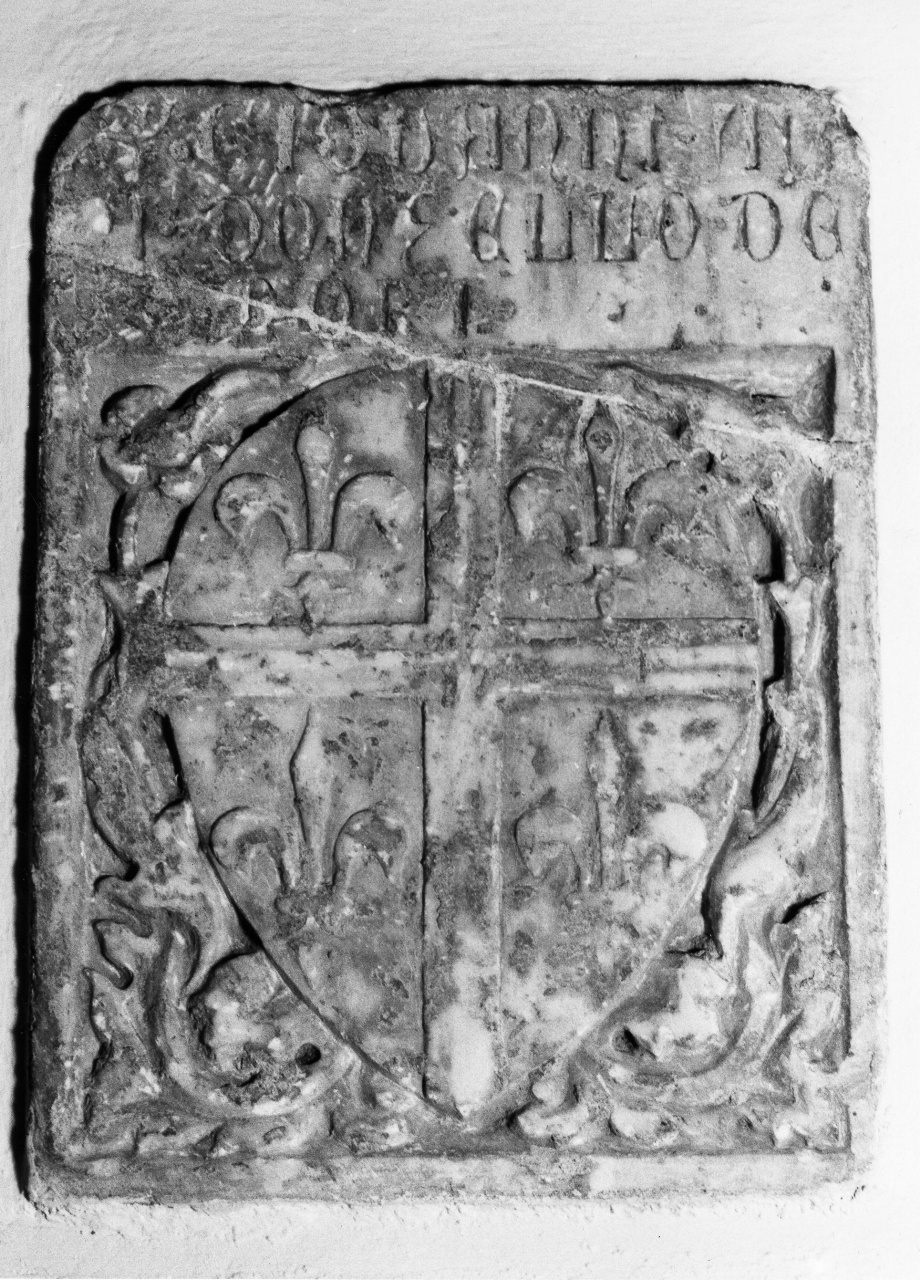 stemma gentilizio (lapide tombale) - bottega fiorentina (secc. XIV/ XV)
