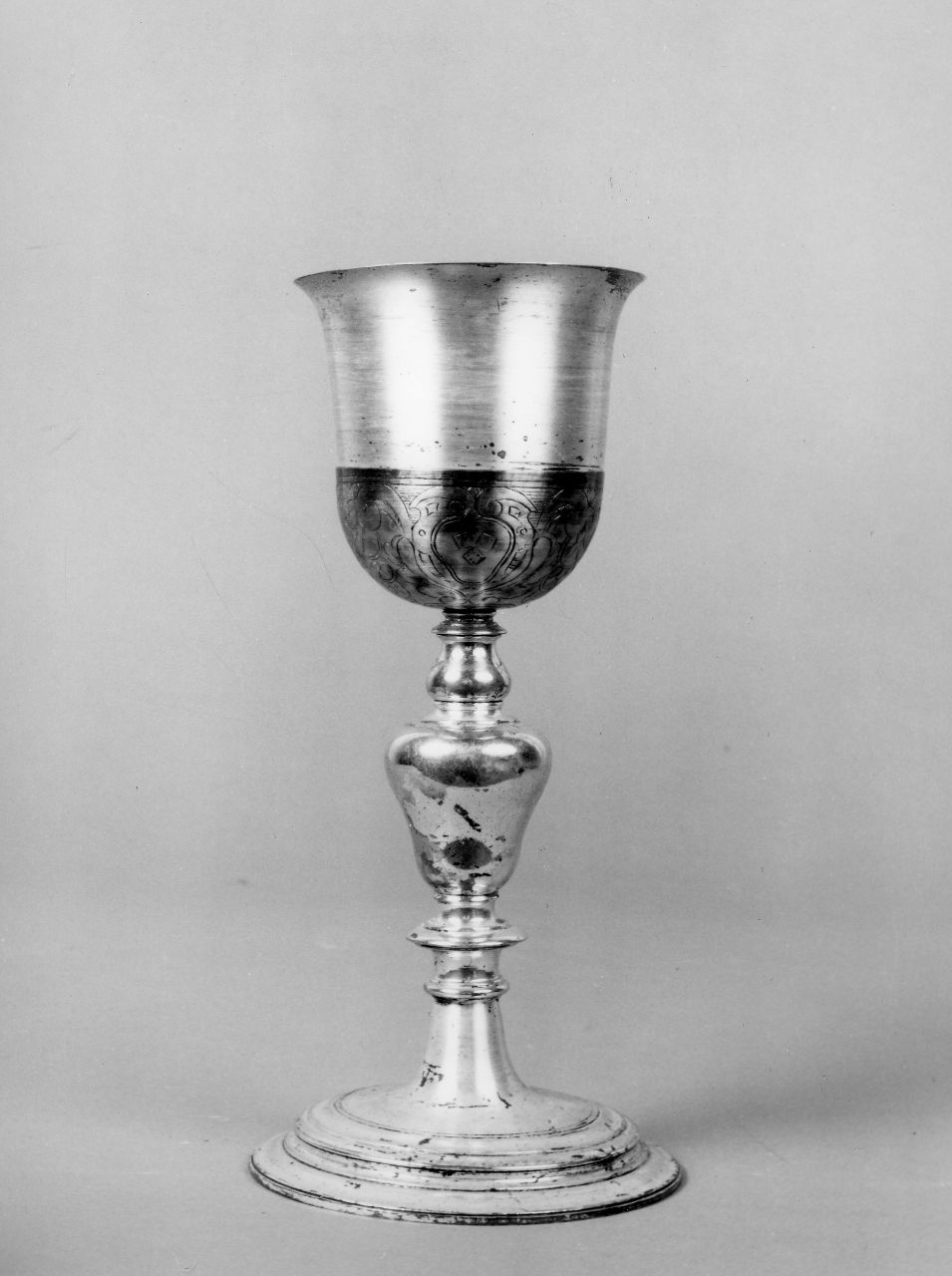 simboli della passione, giglio di Firenze (calice) - bottega toscana (prima metà sec. XVII)