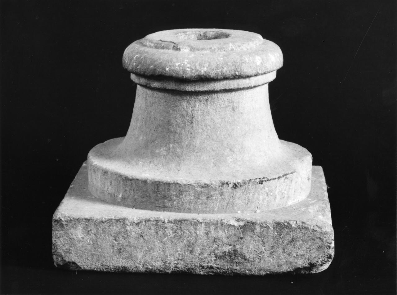 base, serie - produzione toscana (sec. XVII)