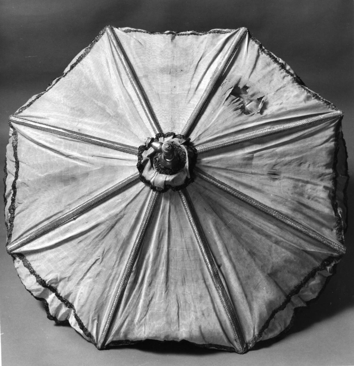 ombrellino processionale - manifattura italiana (seconda metà sec. XVIII)