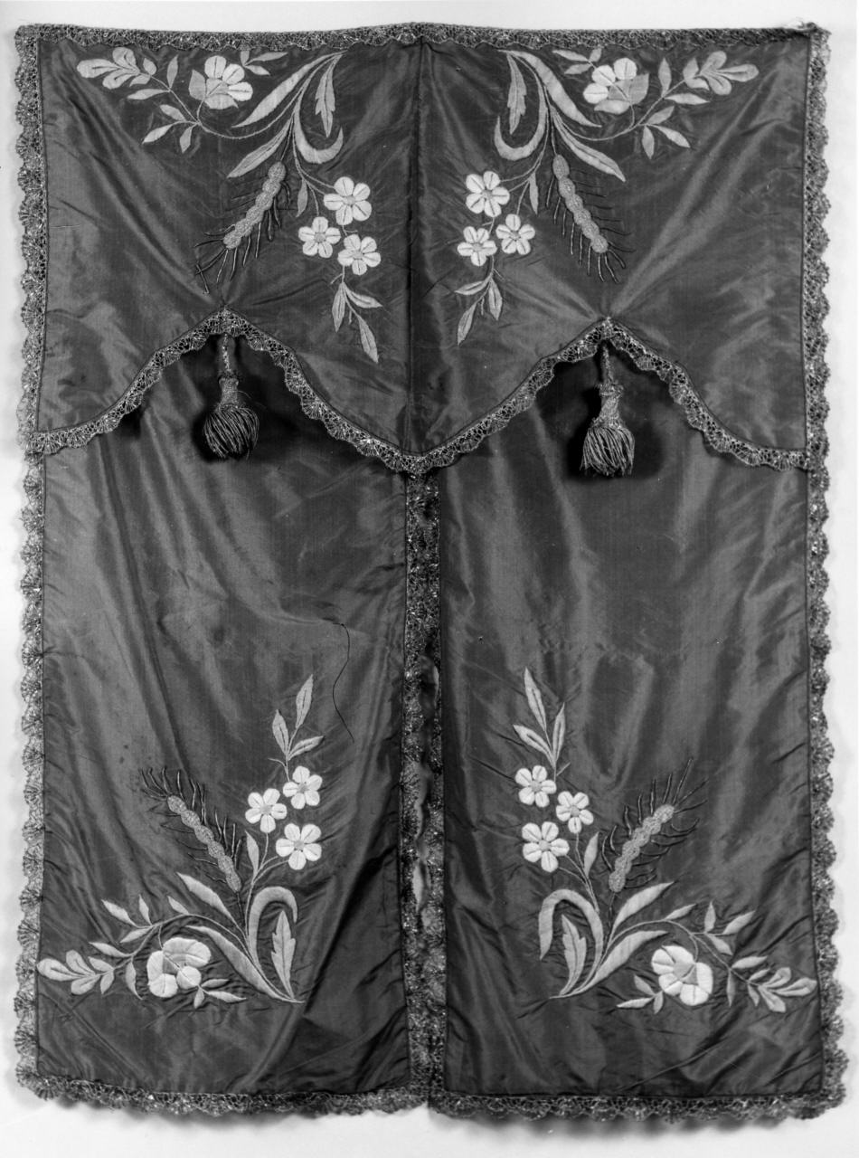 conopeo di tabernacolo - manifattura italiana (ultimo quarto sec. XIX)